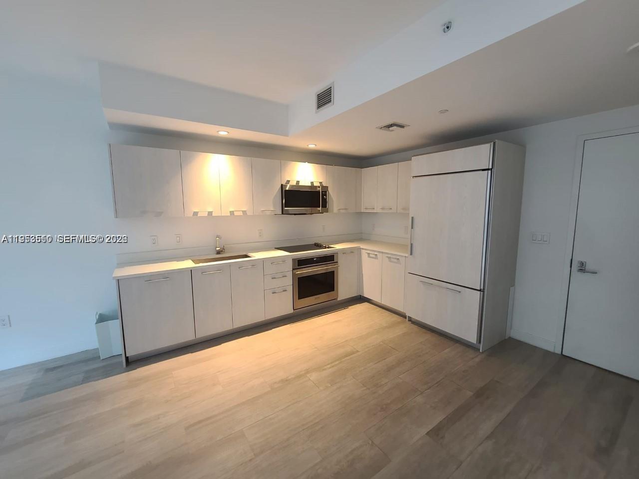 55 SW 9th St #1502, Miami FL 33130