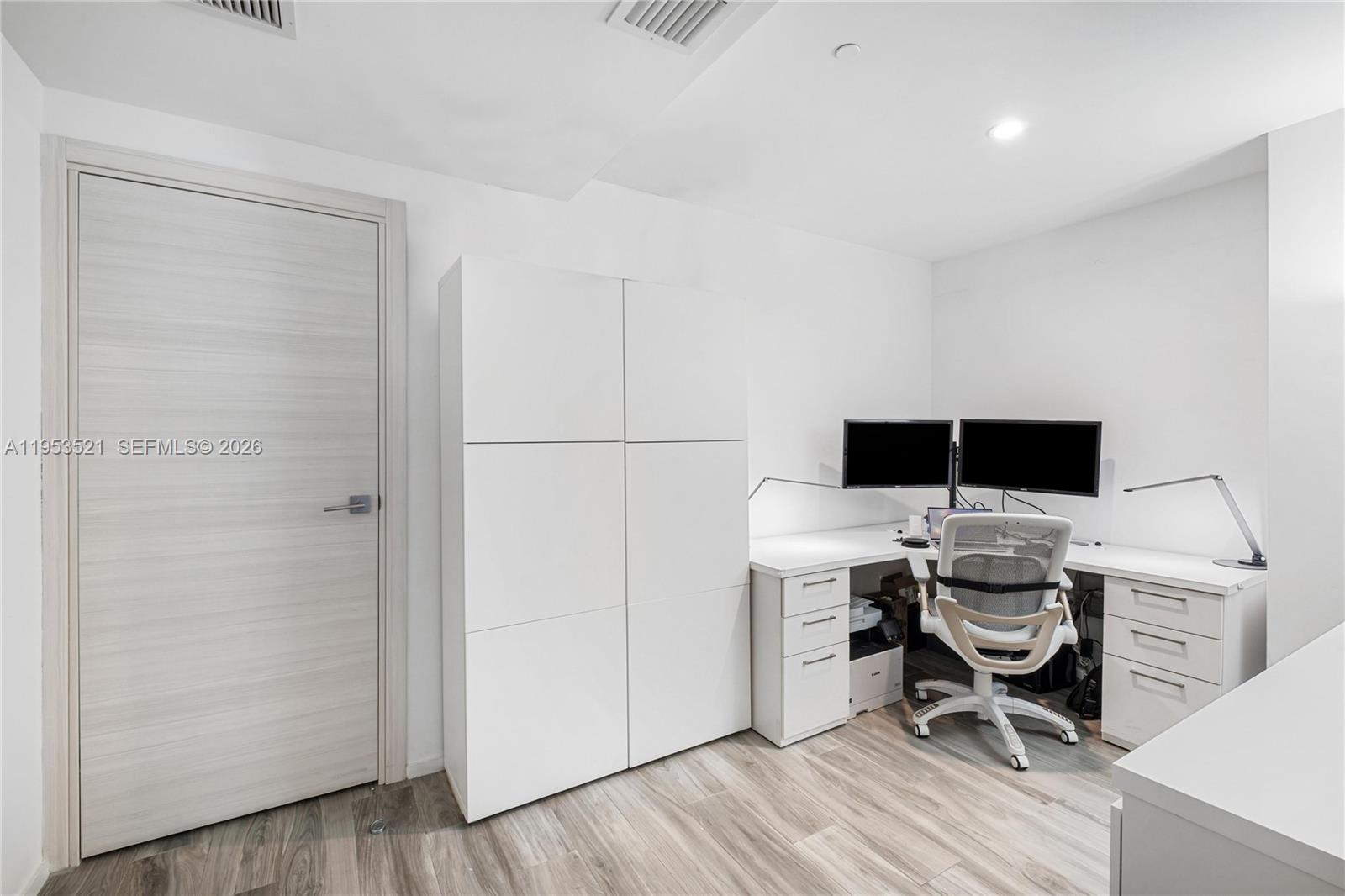 801 S Miami Ave #4207, Miami FL 33130