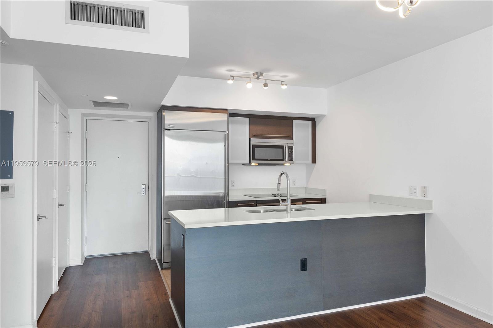 55 SE 6th St #2606, Miami FL 33131
