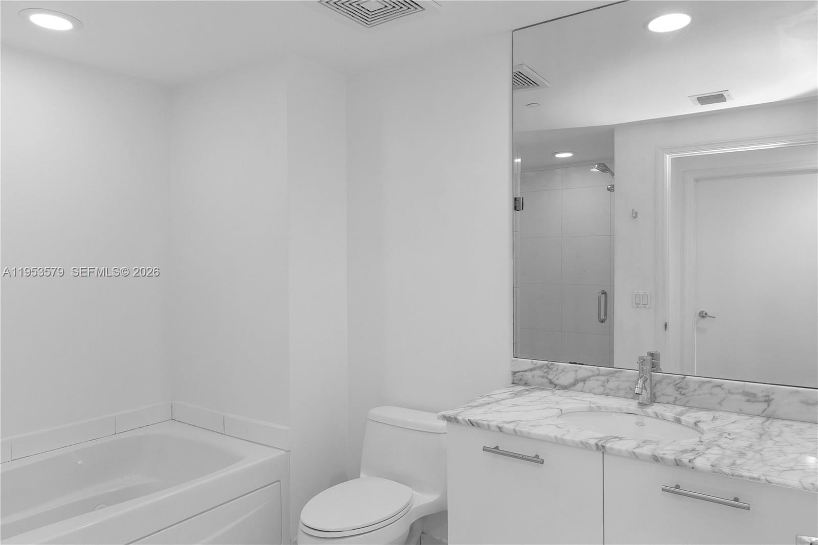 55 SE 6th St #2606, Miami FL 33131