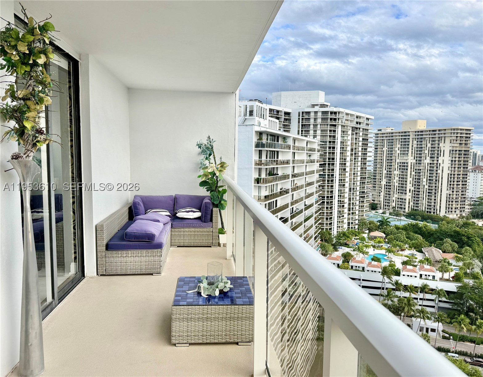 3701 N Country Club Dr #2205, Aventura FL 33180