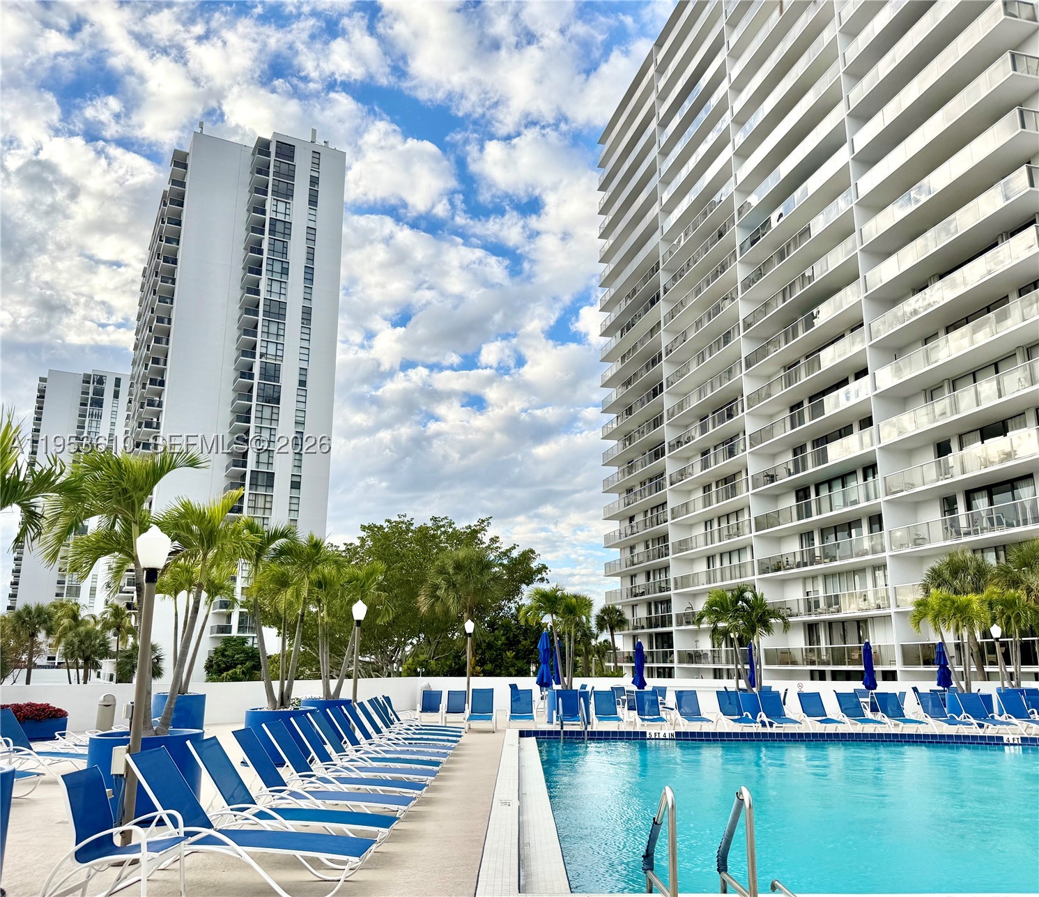 3701 N Country Club Dr #2205, Aventura FL 33180