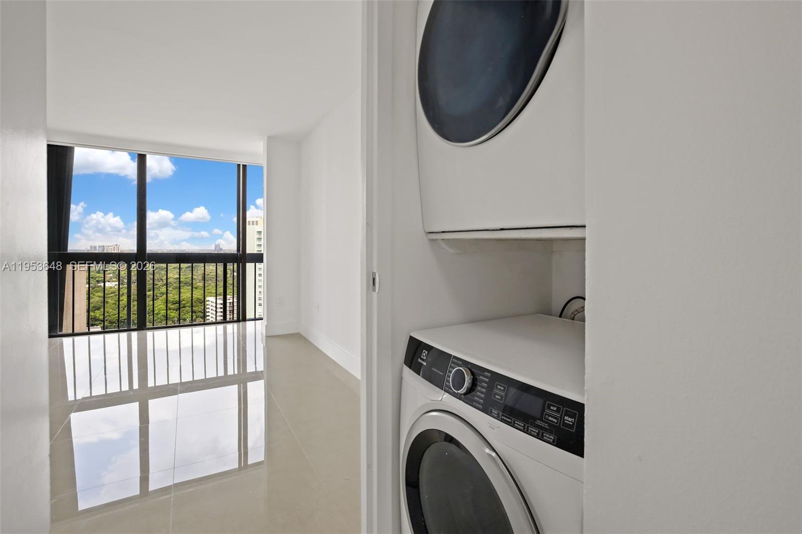 2333 Brickell Ave #2710, Miami FL 33129