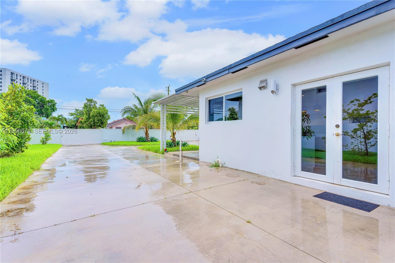 2247 NW 2nd St, Miami FL 33125