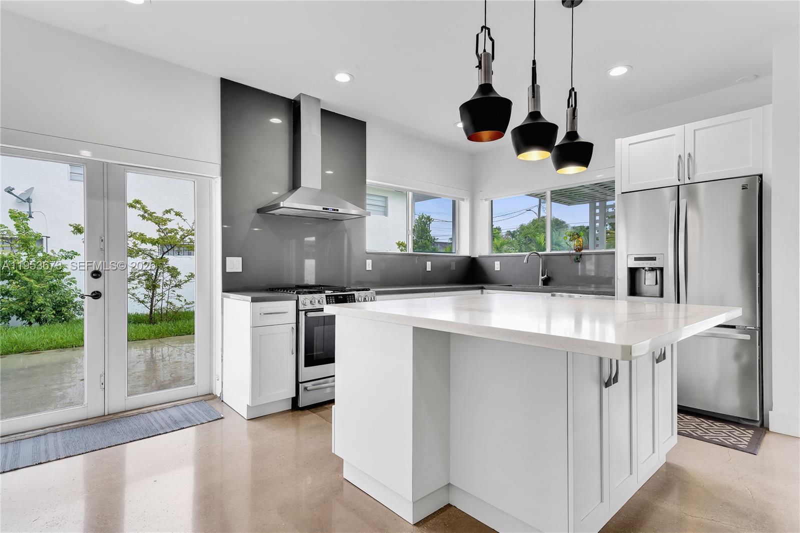 2247 NW 2nd St, Miami FL 33125