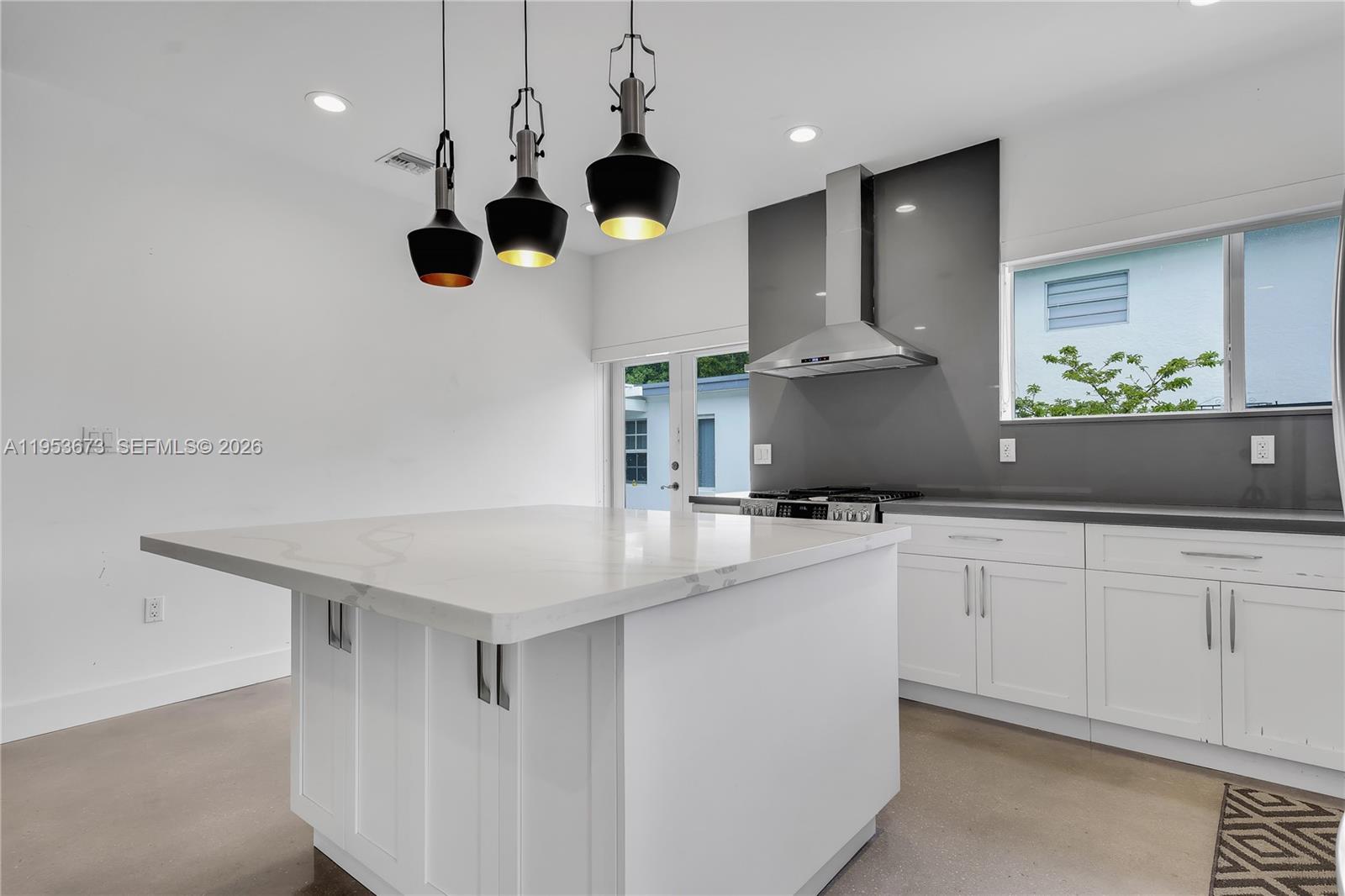 2247 NW 2nd St, Miami FL 33125