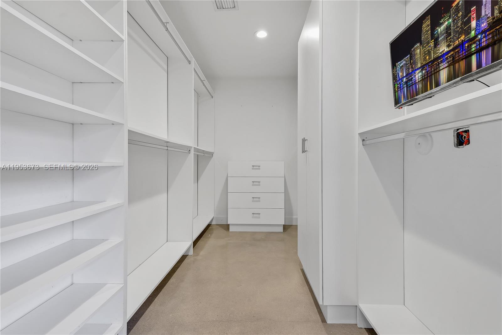 2247 NW 2nd St, Miami FL 33125