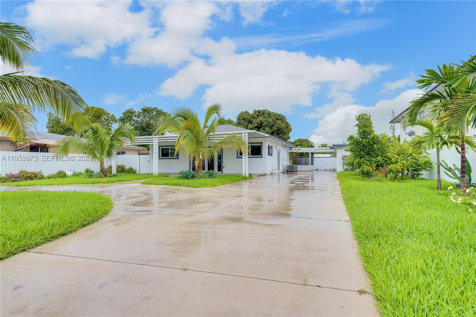 2247 NW 2nd St, Miami FL 33125