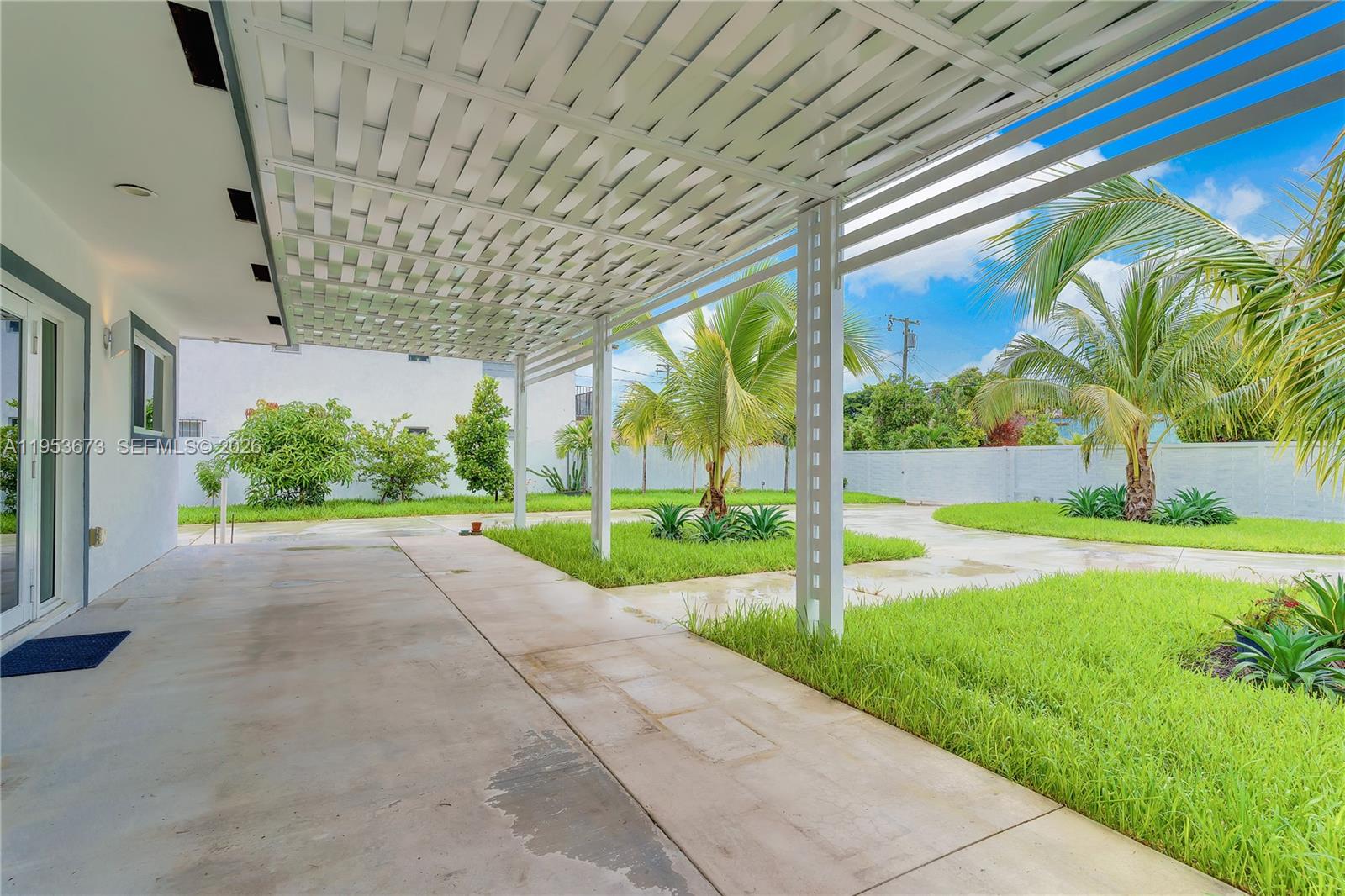 2247 NW 2nd St, Miami FL 33125