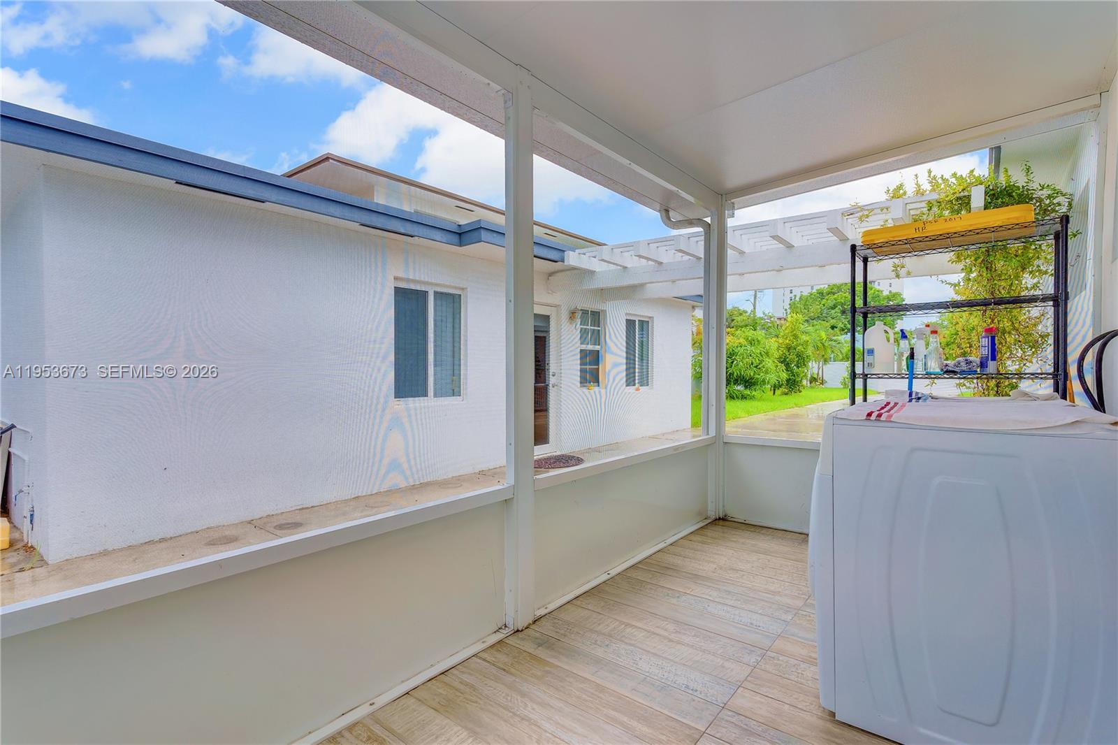 2247 NW 2nd St, Miami FL 33125