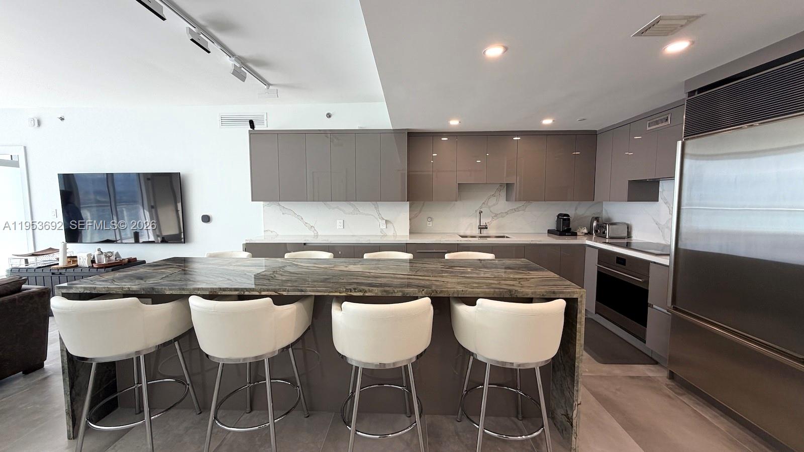 465 Brickell Ave #5603, Miami FL 33131