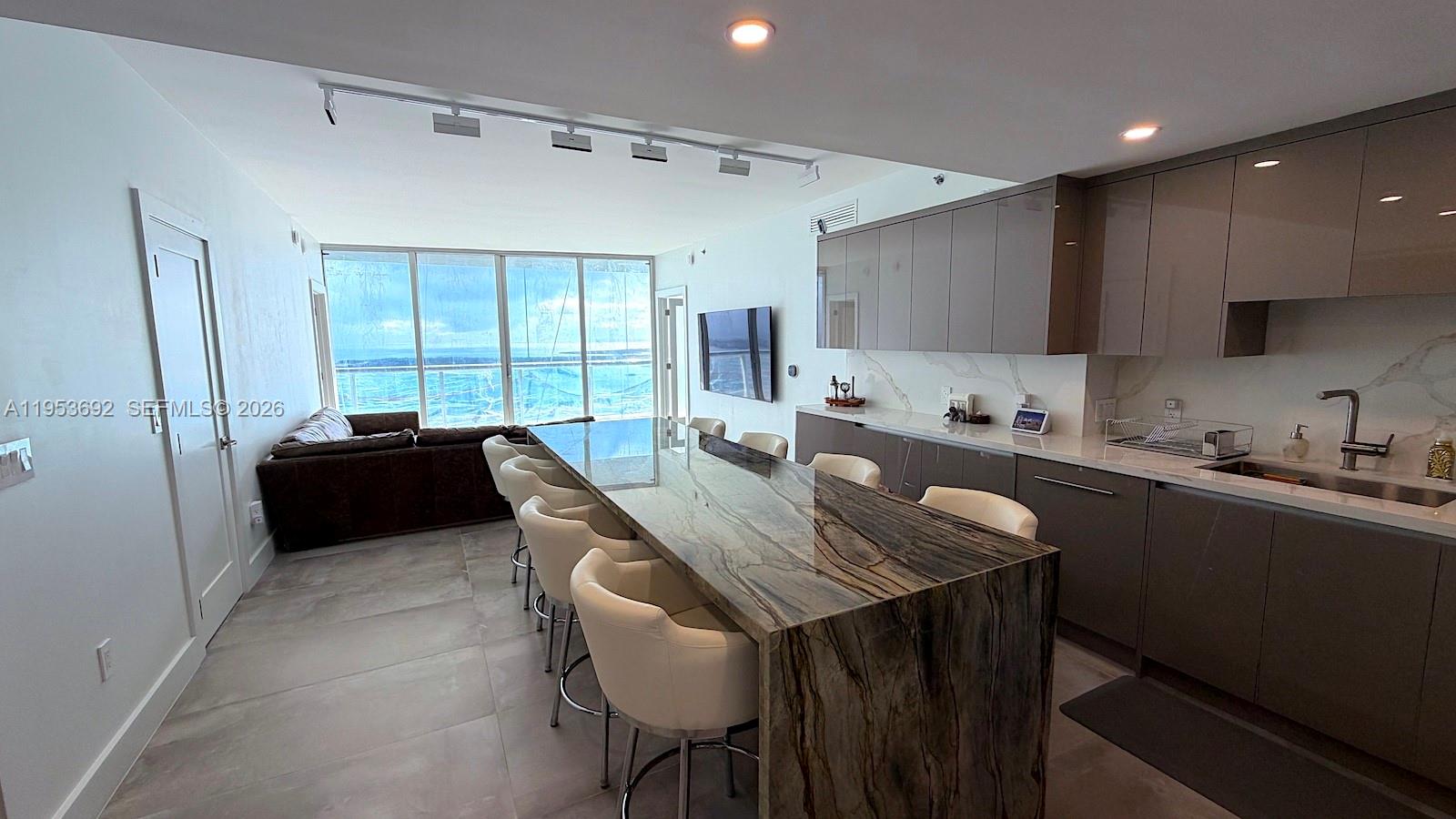 465 Brickell Ave #5603, Miami FL 33131