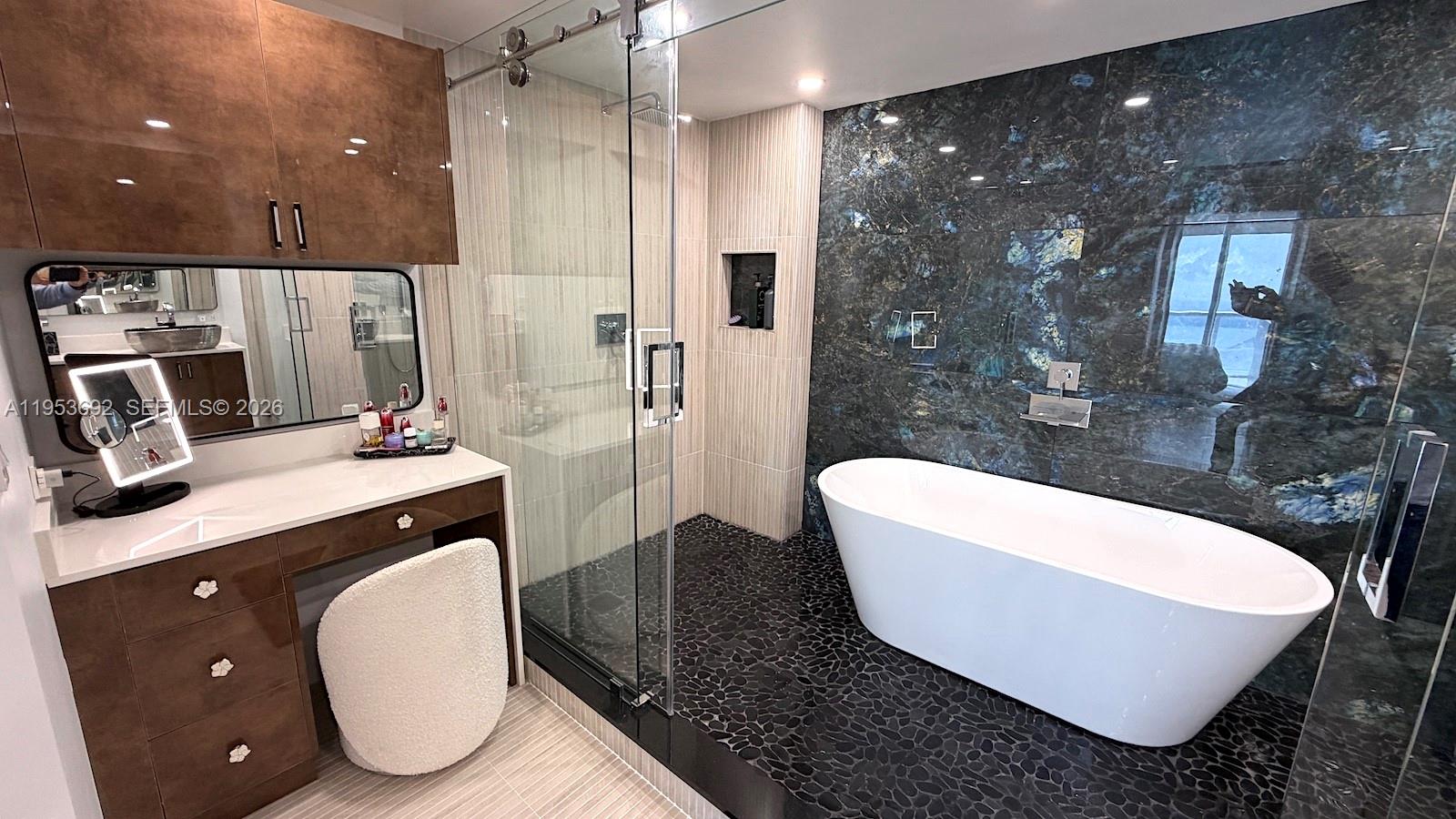 465 Brickell Ave #5603, Miami FL 33131