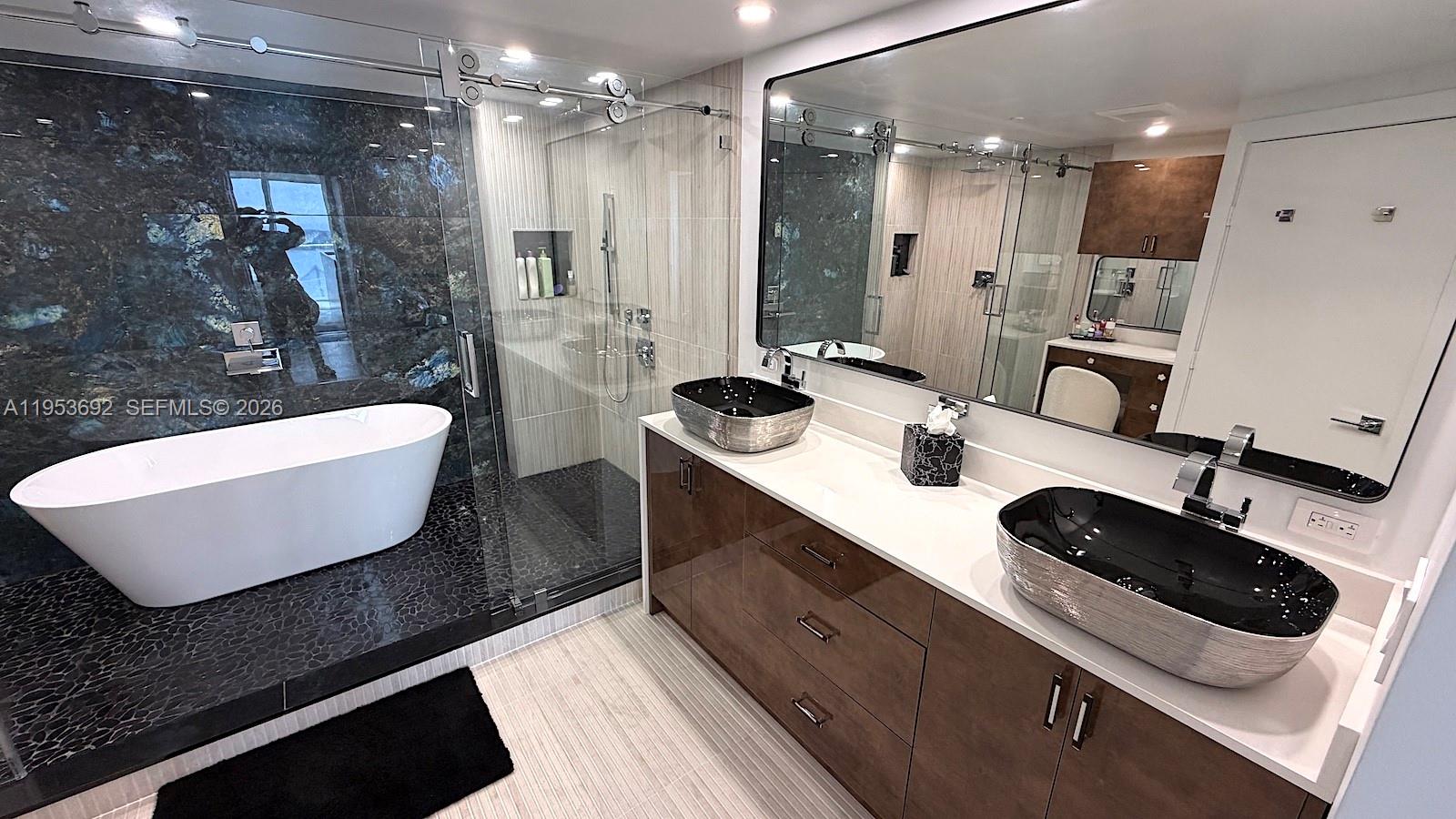 465 Brickell Ave #5603, Miami FL 33131