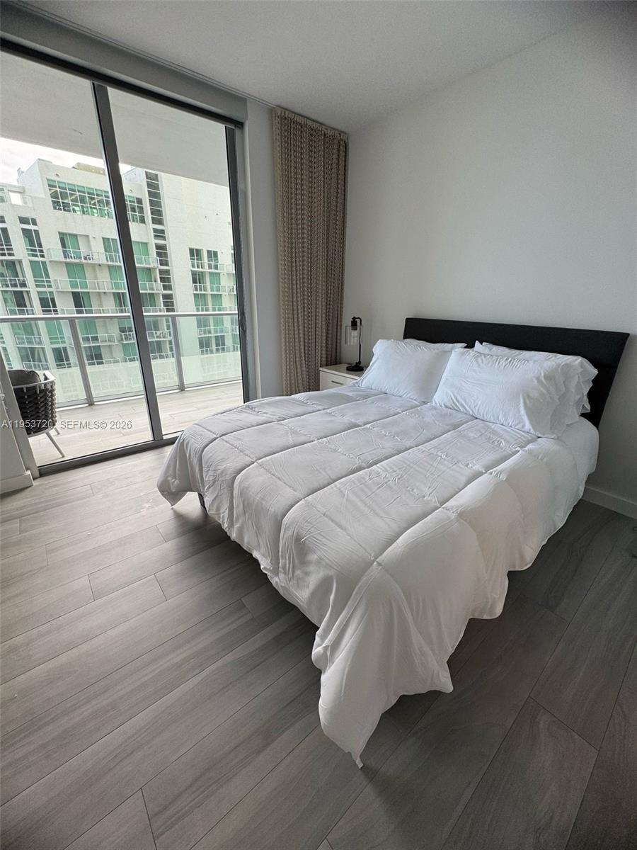 1300 Brickell Bay Dr #2504, Miami FL 33131