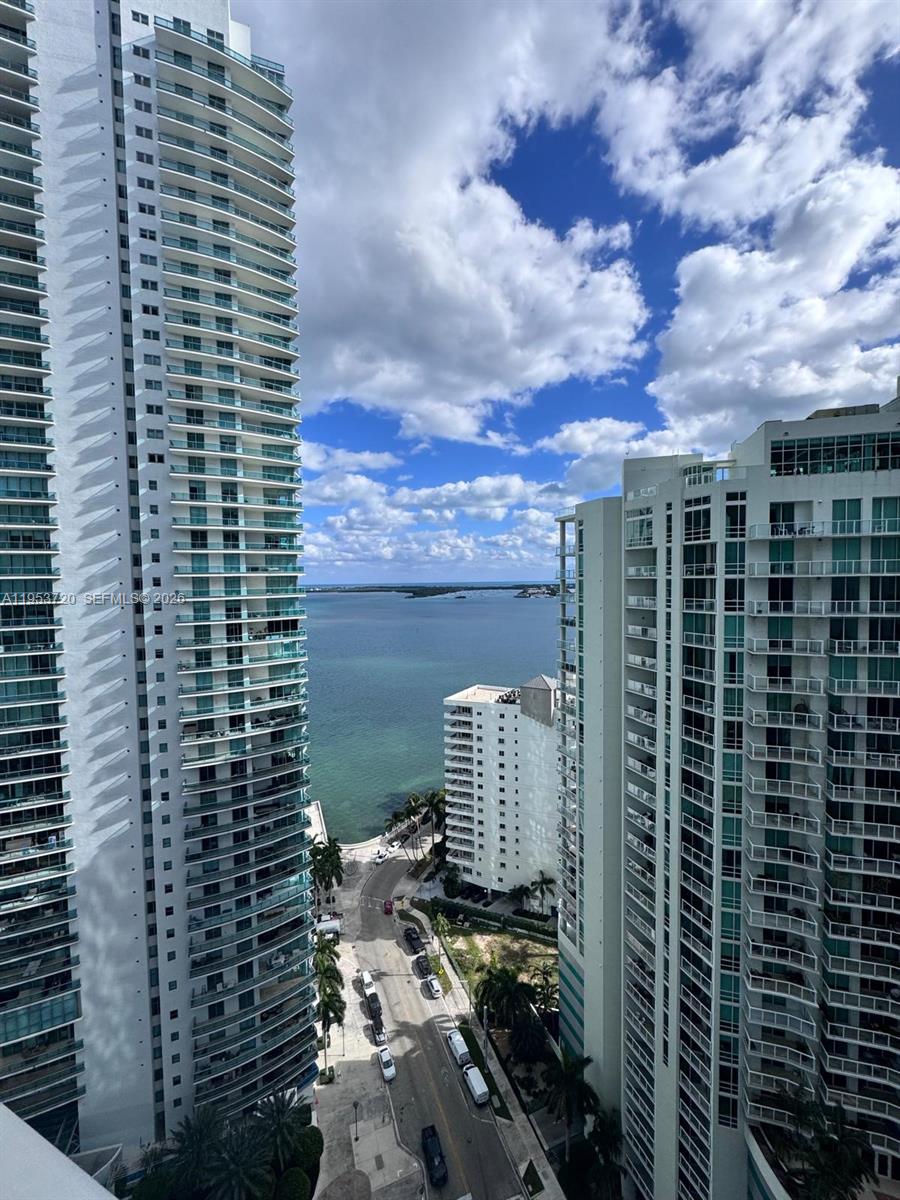 1300 Brickell Bay Dr #2504, Miami FL 33131