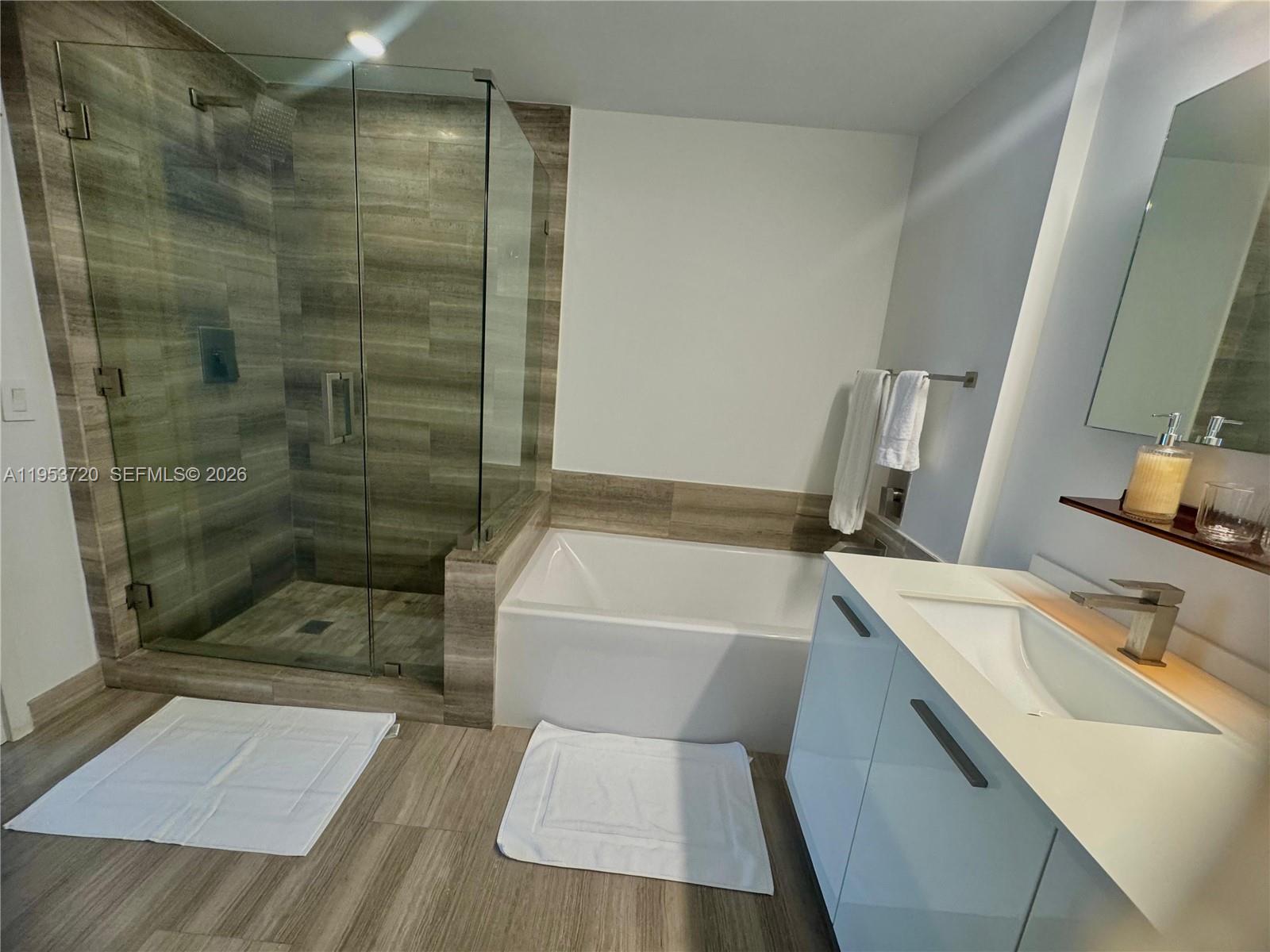 1300 Brickell Bay Dr #2504, Miami FL 33131