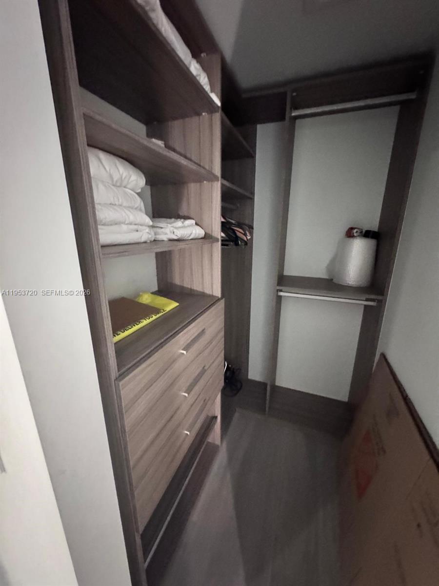 1300 Brickell Bay Dr #2504, Miami FL 33131
