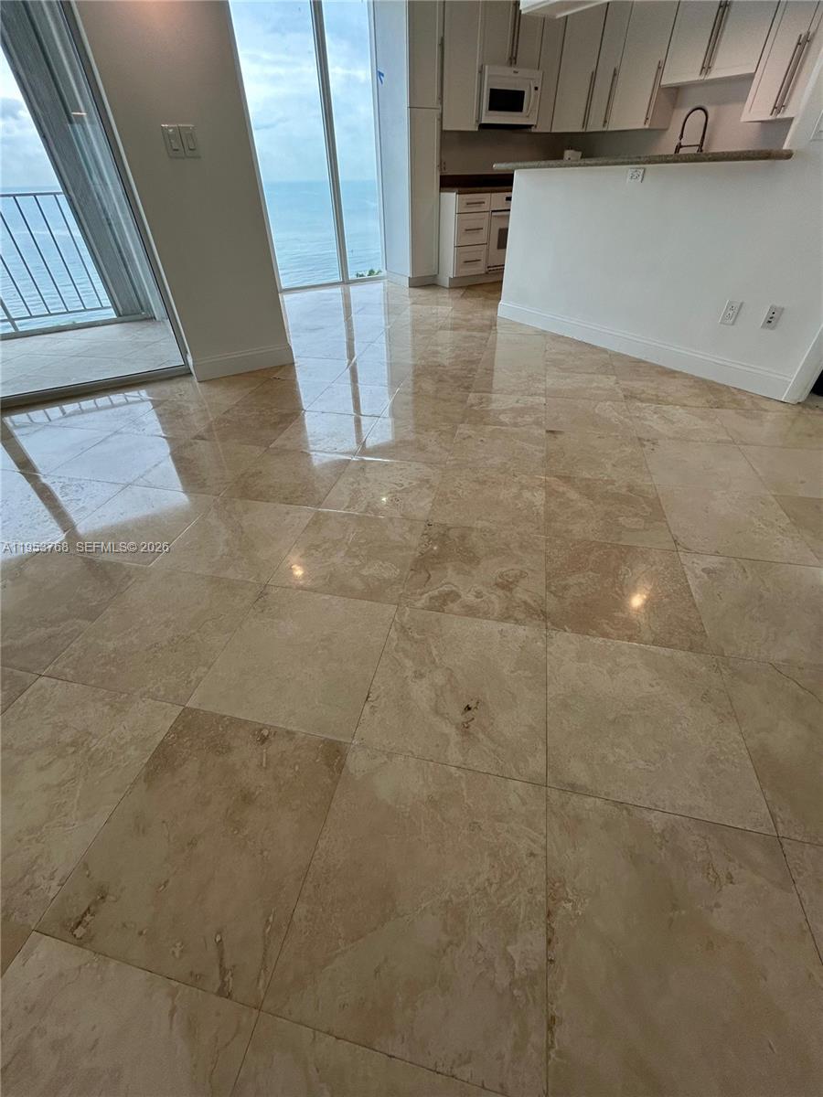 881 Ocean Dr #10D, Key Biscayne FL 33149