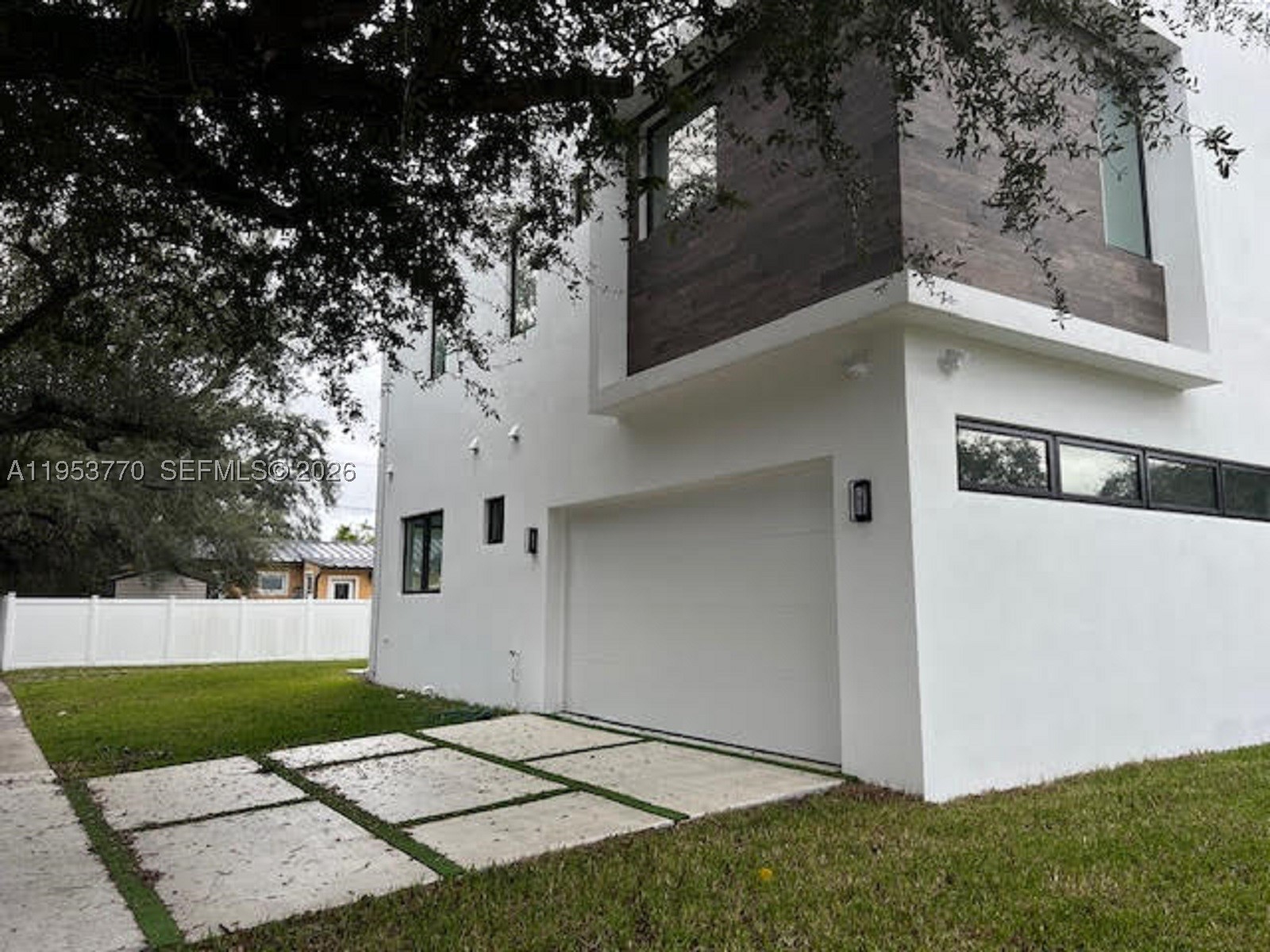 2 Hough Dr, Miami Springs FL 33166