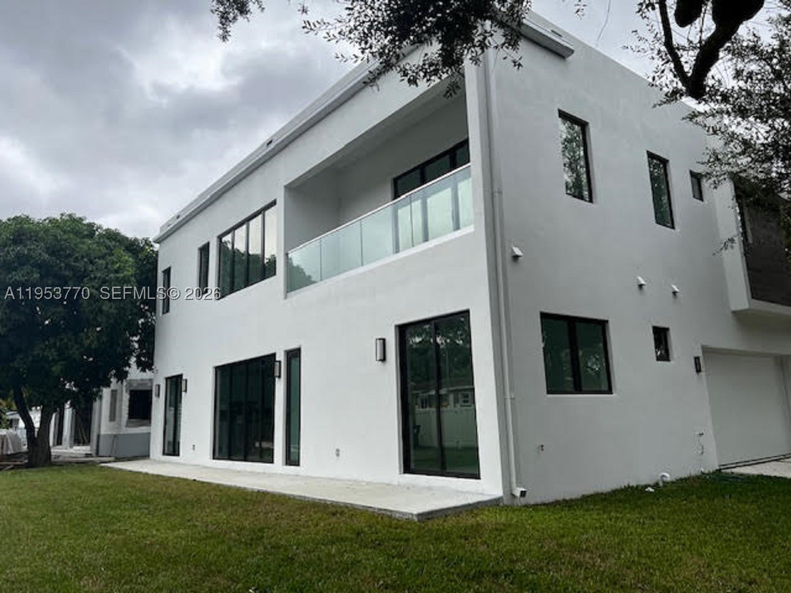 2 Hough Dr, Miami Springs FL 33166