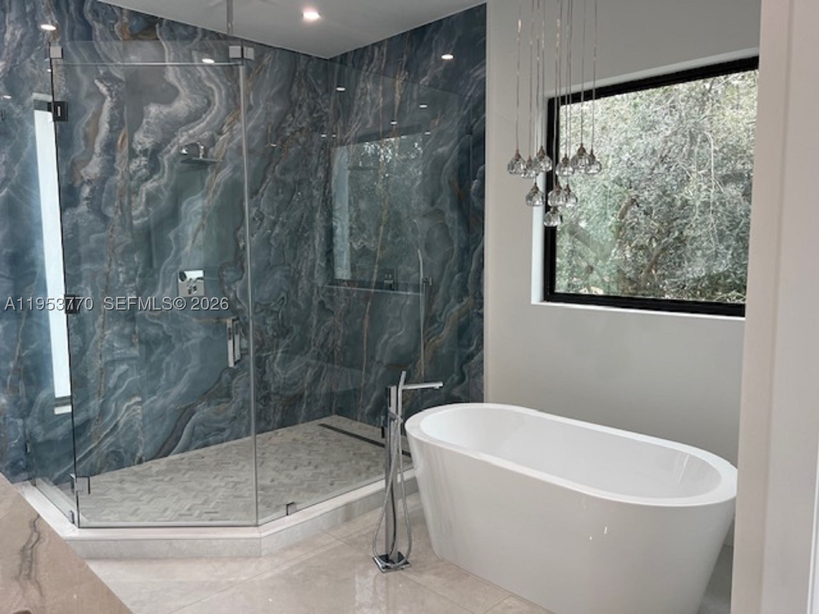 2 Hough Dr, Miami Springs FL 33166