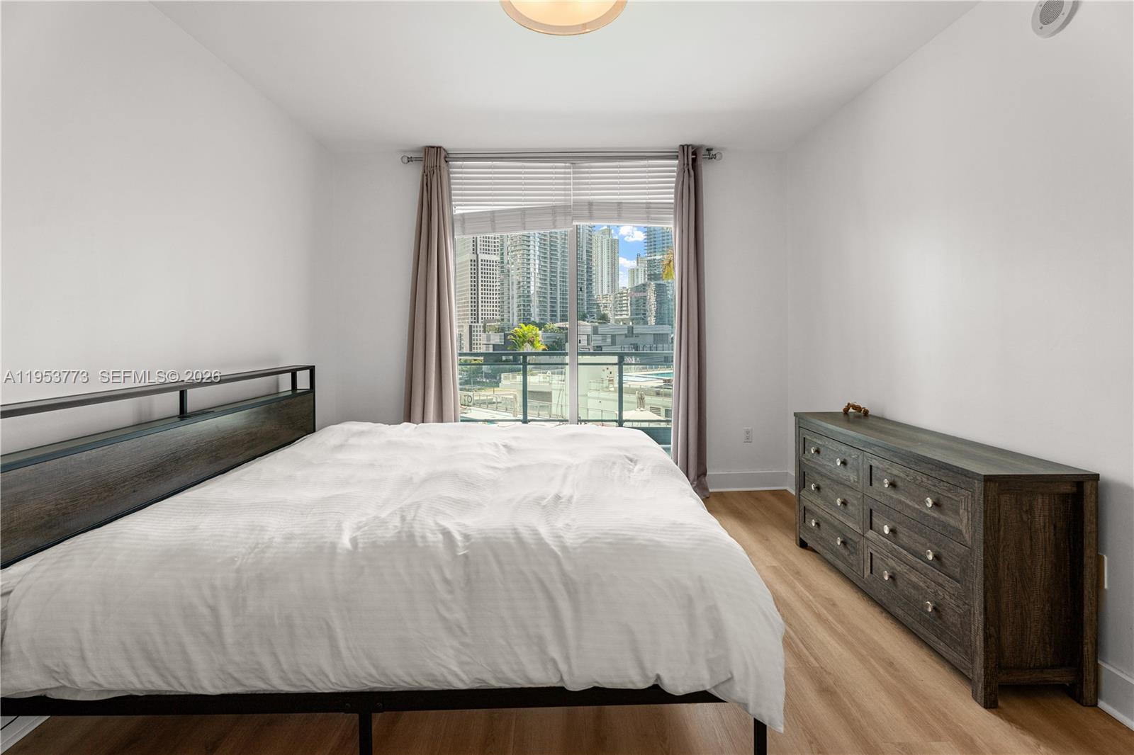 90 SW 3rd St #1115, Miami FL 33130