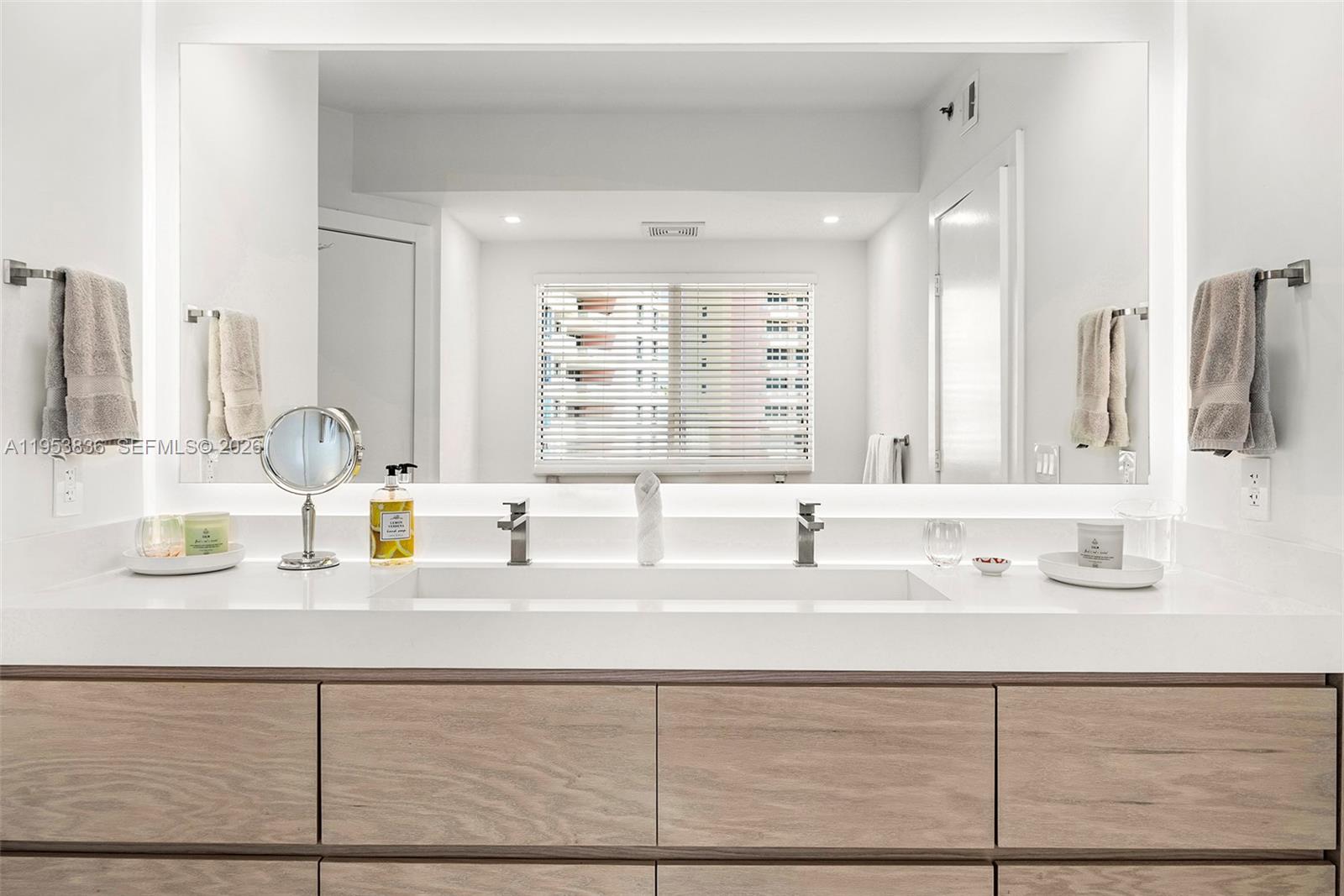 791 Crandon Blvd #901, Key Biscayne FL 33149