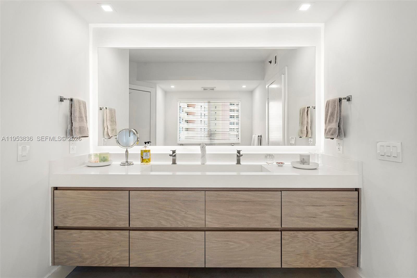 791 Crandon Blvd #901, Key Biscayne FL 33149