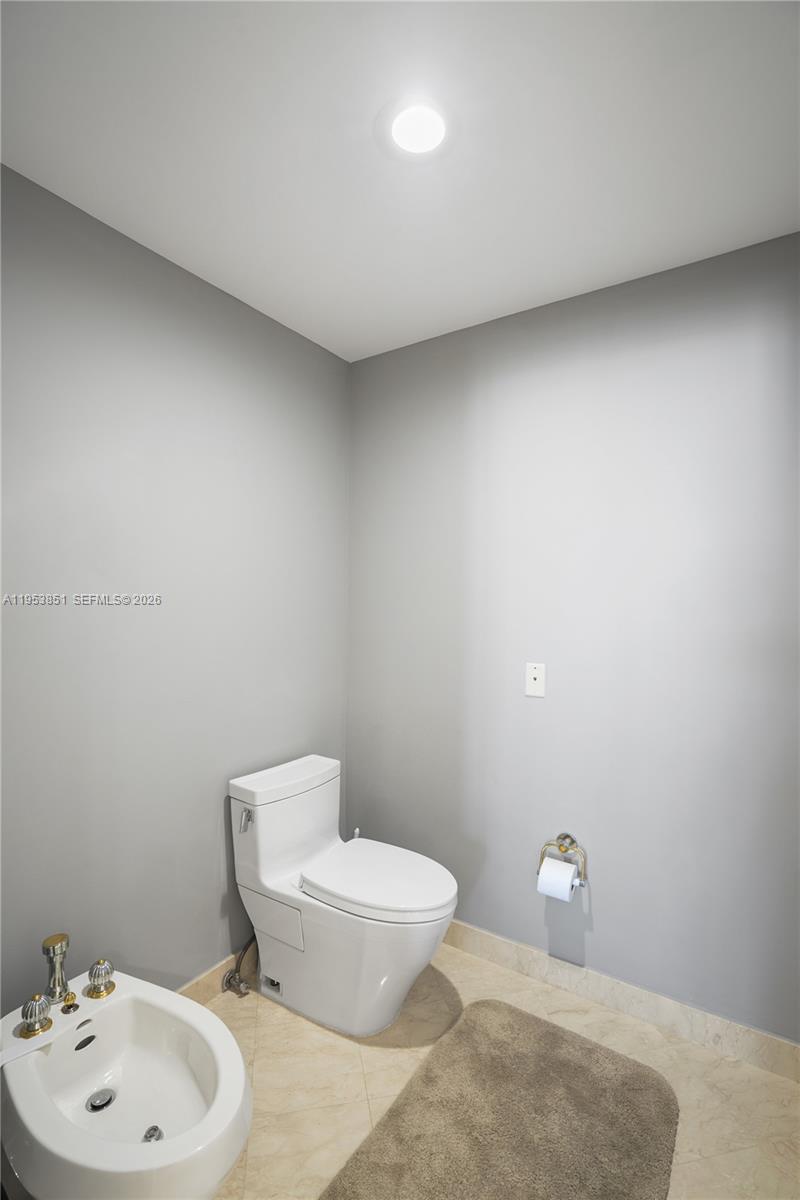 789 Crandon Blvd #1805, Key Biscayne FL 33149