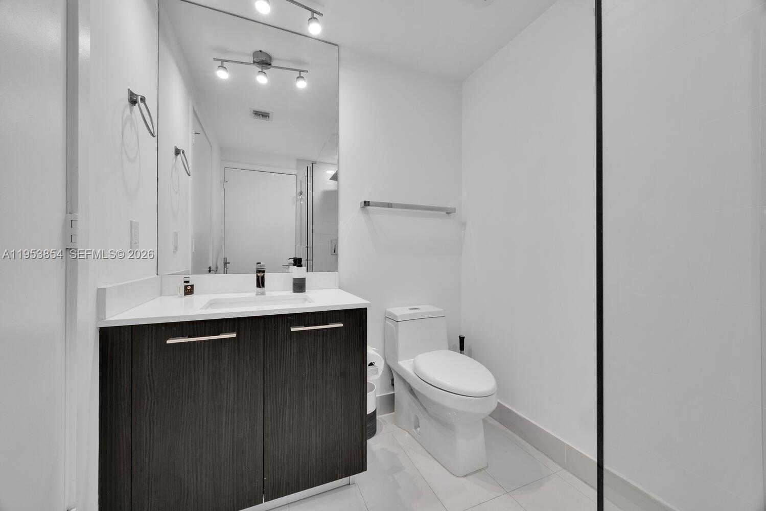 55 SW 9th St #2406, Miami FL 33130
