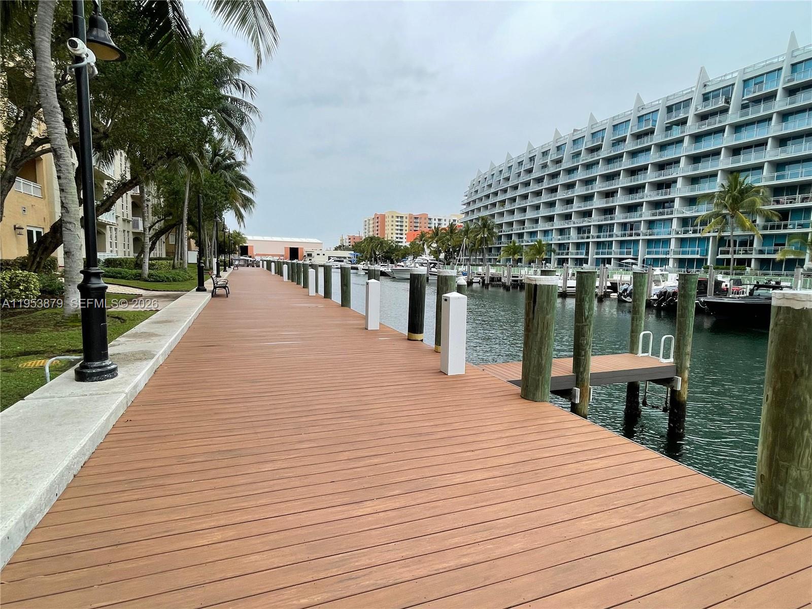 3001 NE 185th St #612, Aventura FL 33180