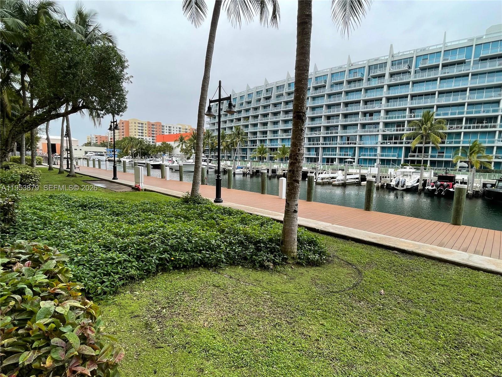3001 NE 185th St #612, Aventura FL 33180
