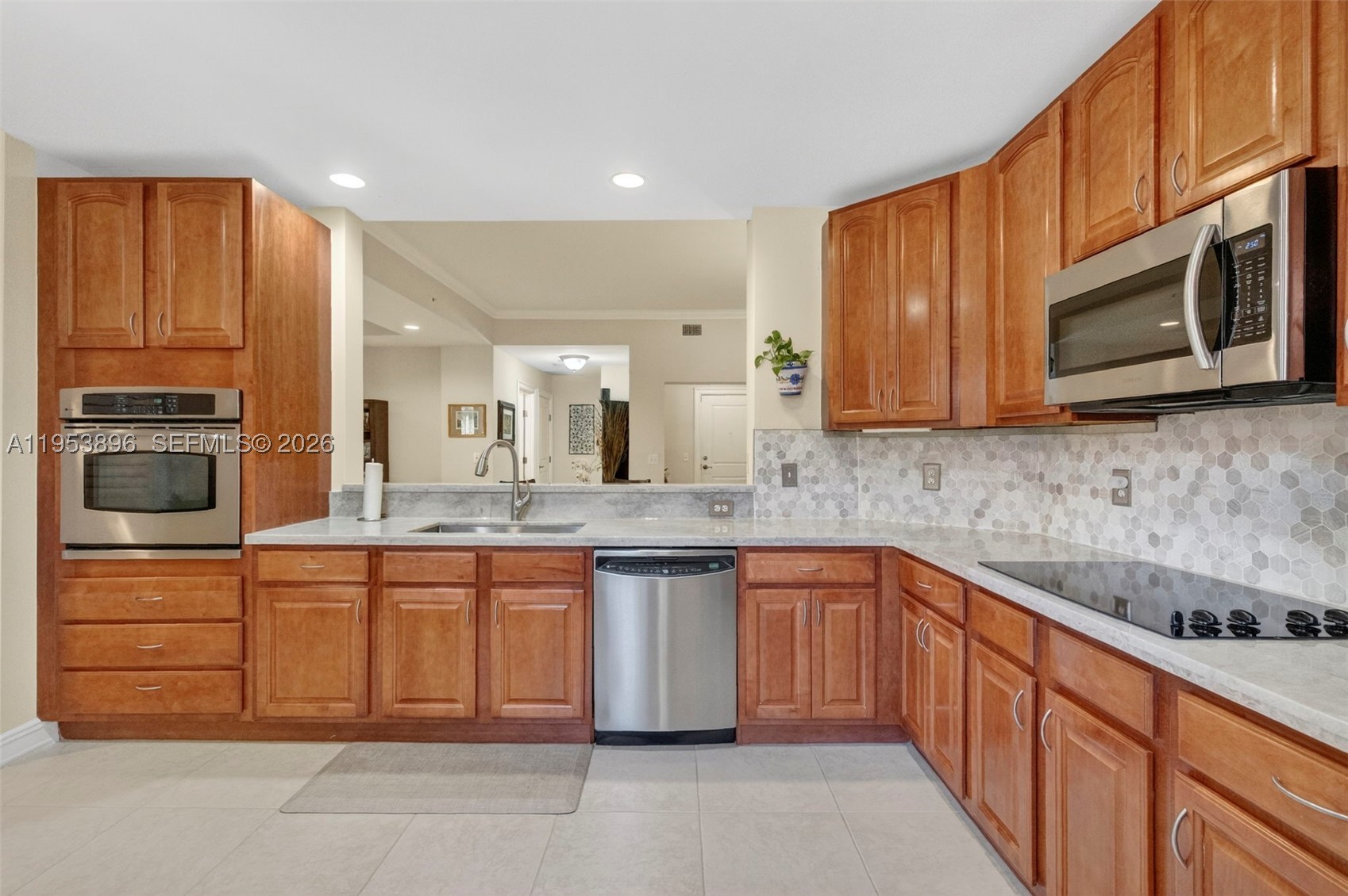 16135 Emerald Estates Dr #162, Weston FL 33331