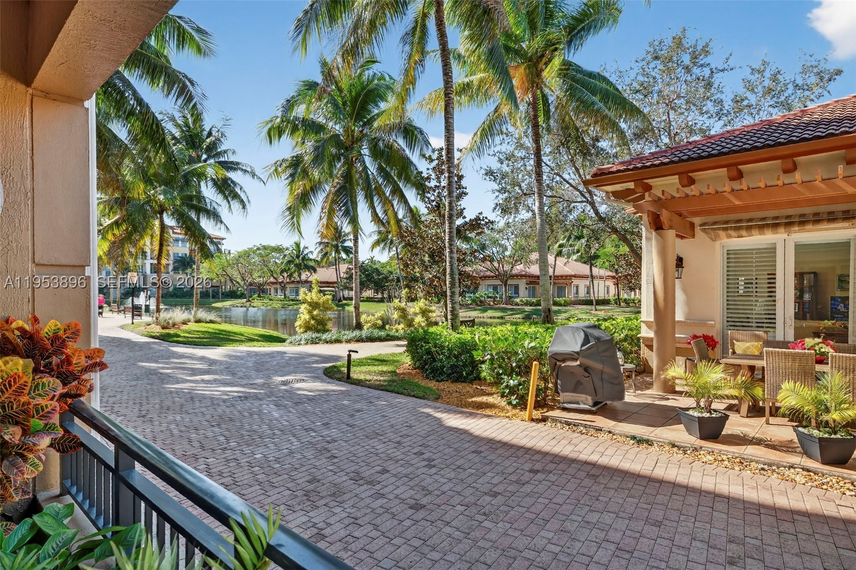 16135 Emerald Estates Dr #162, Weston FL 33331