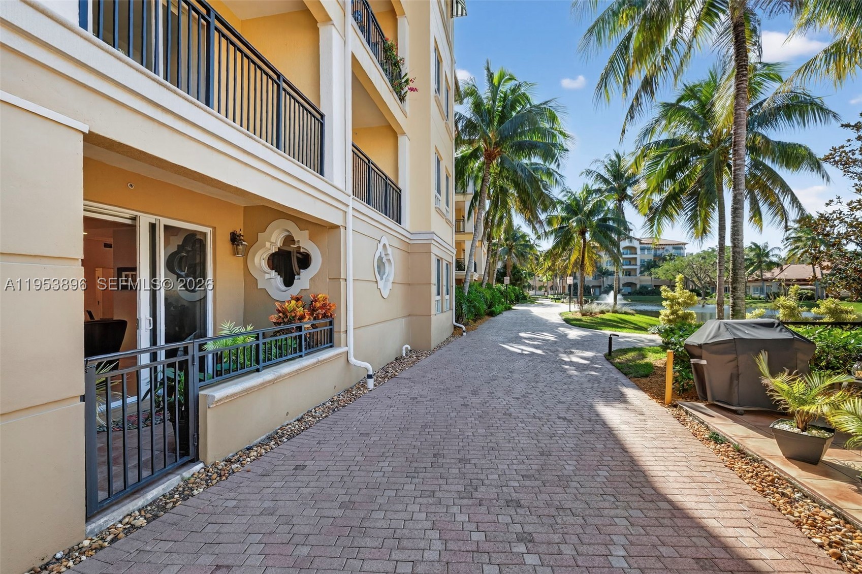 16135 Emerald Estates Dr #162, Weston FL 33331