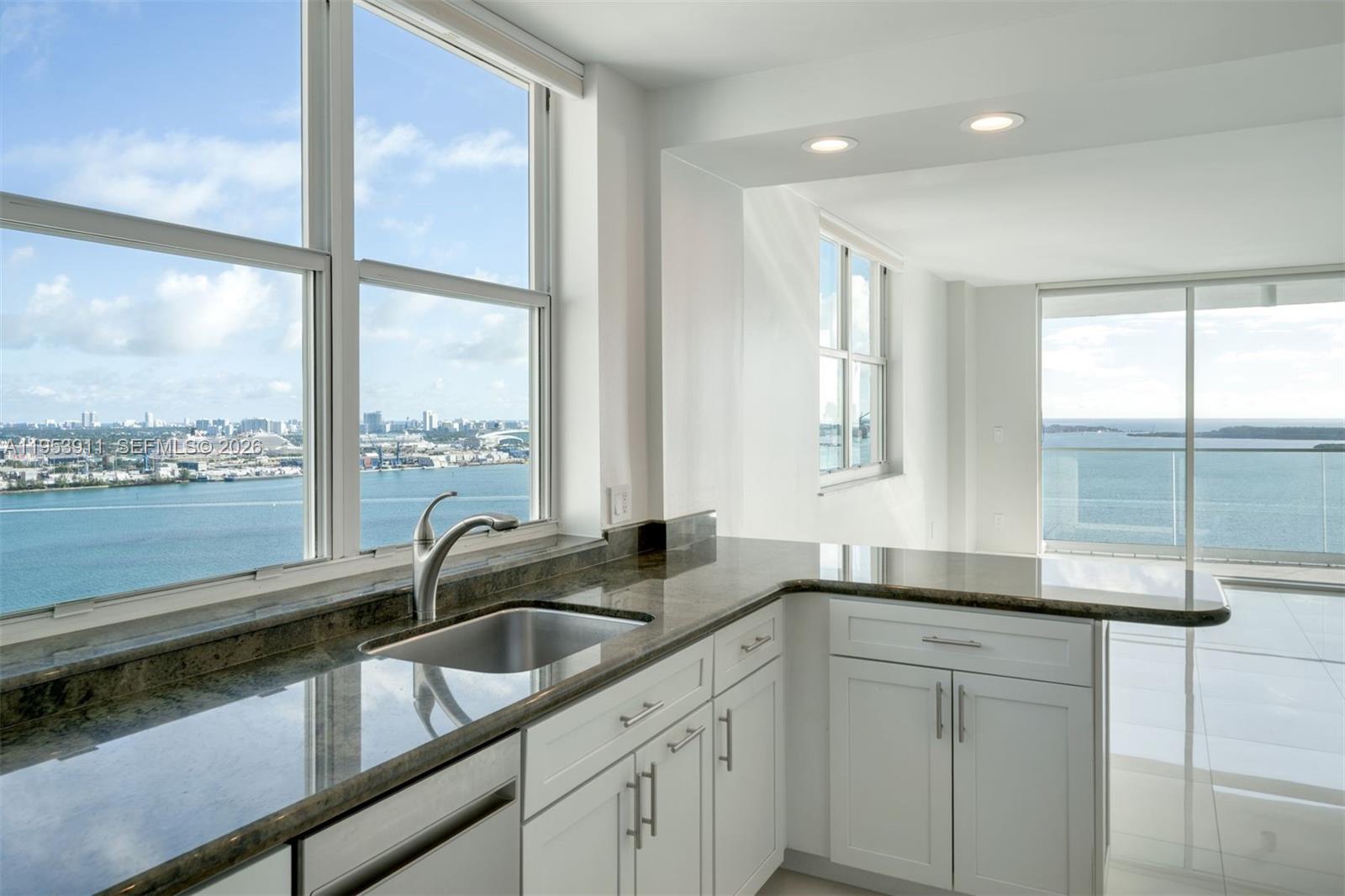 800 Claughton Island Dr #2801, Miami FL 33131