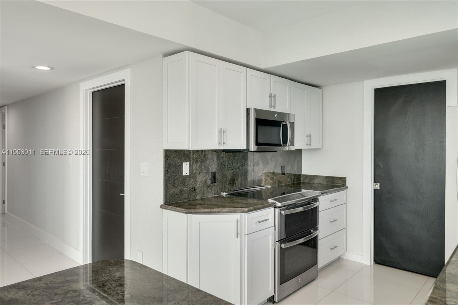 800 Claughton Island Dr #2801, Miami FL 33131