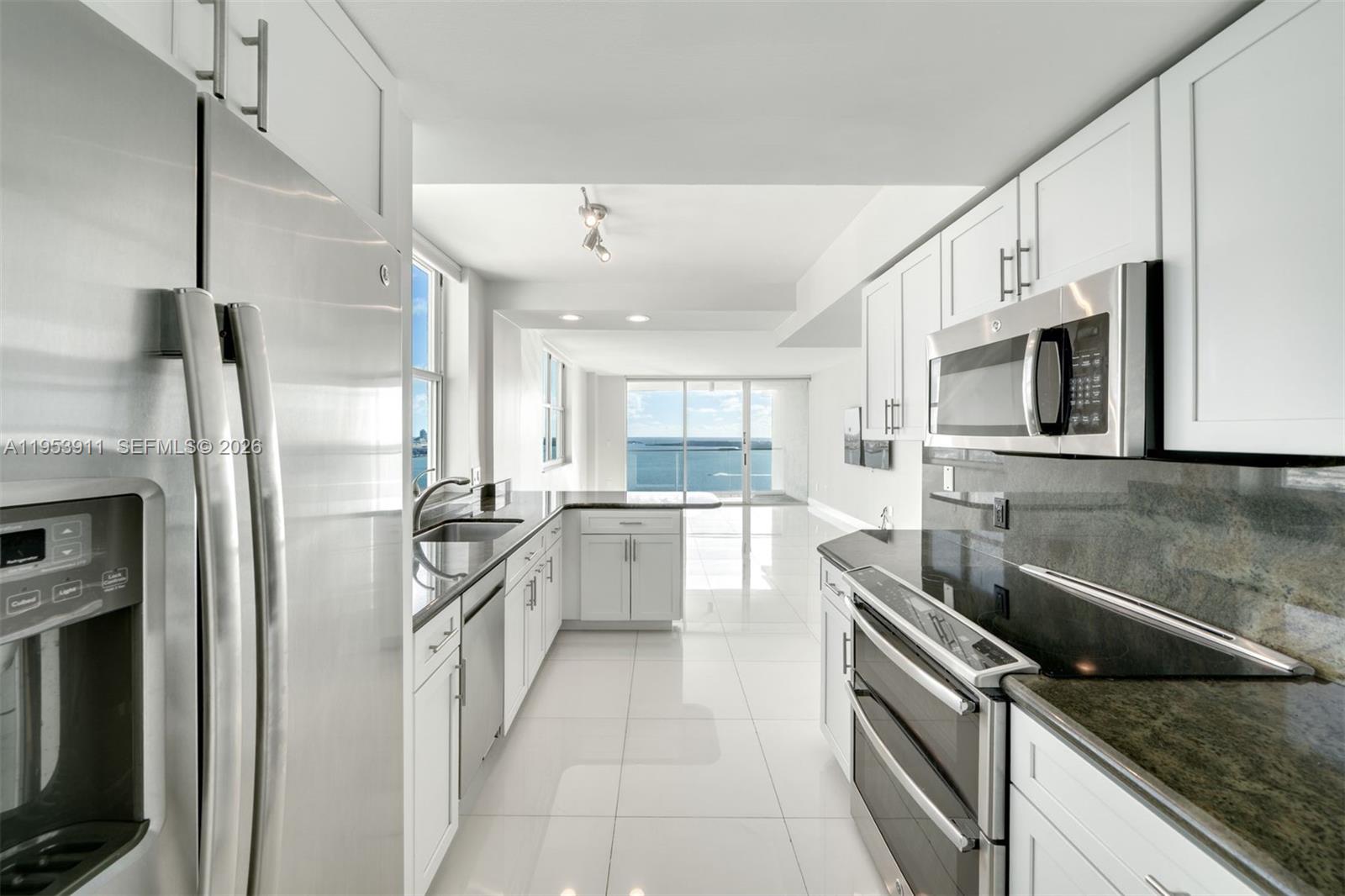 800 Claughton Island Dr #2801, Miami FL 33131