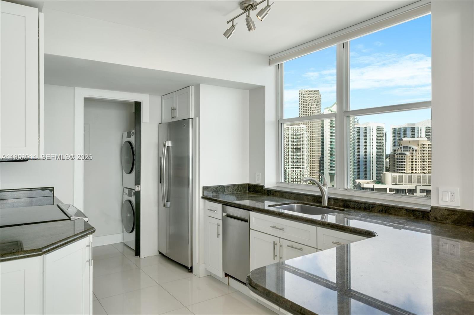 800 Claughton Island Dr #2801, Miami FL 33131