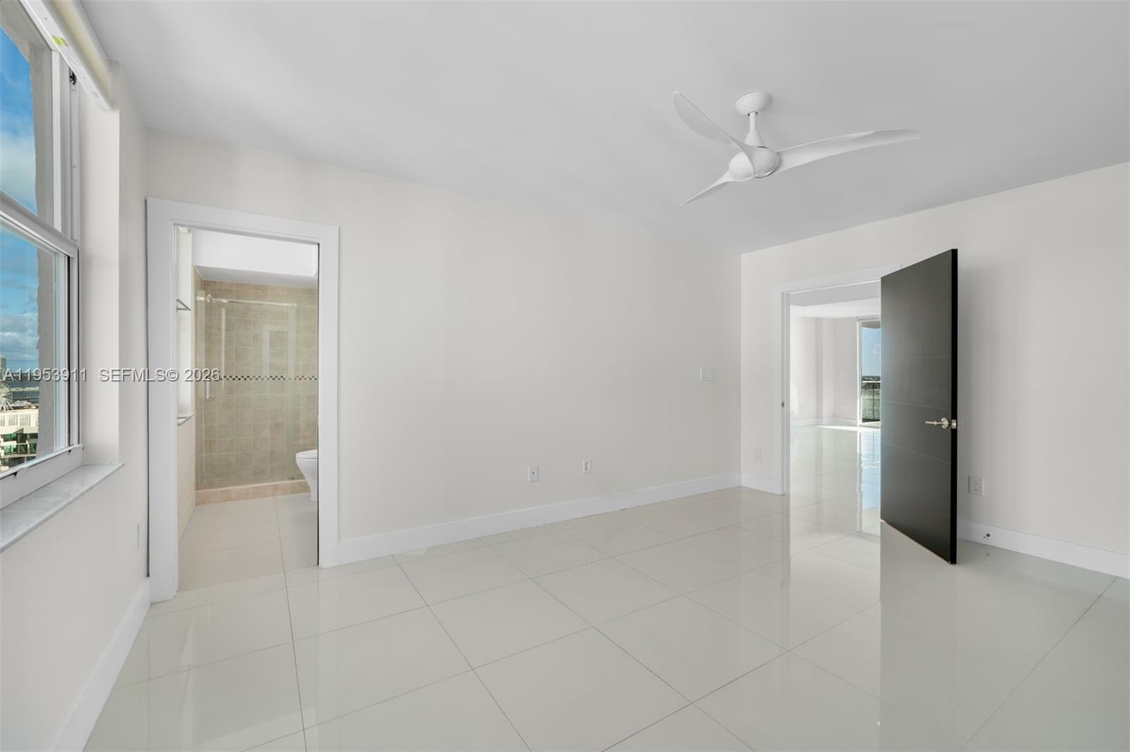 800 Claughton Island Dr #2801, Miami FL 33131