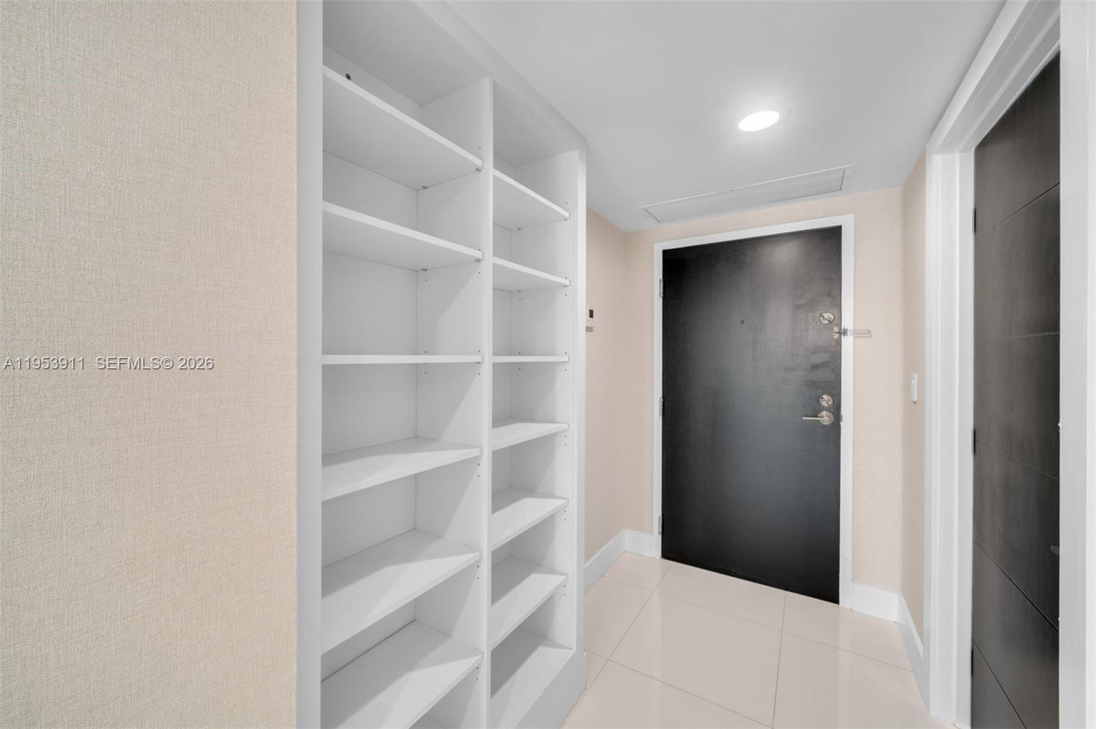 800 Claughton Island Dr #2801, Miami FL 33131