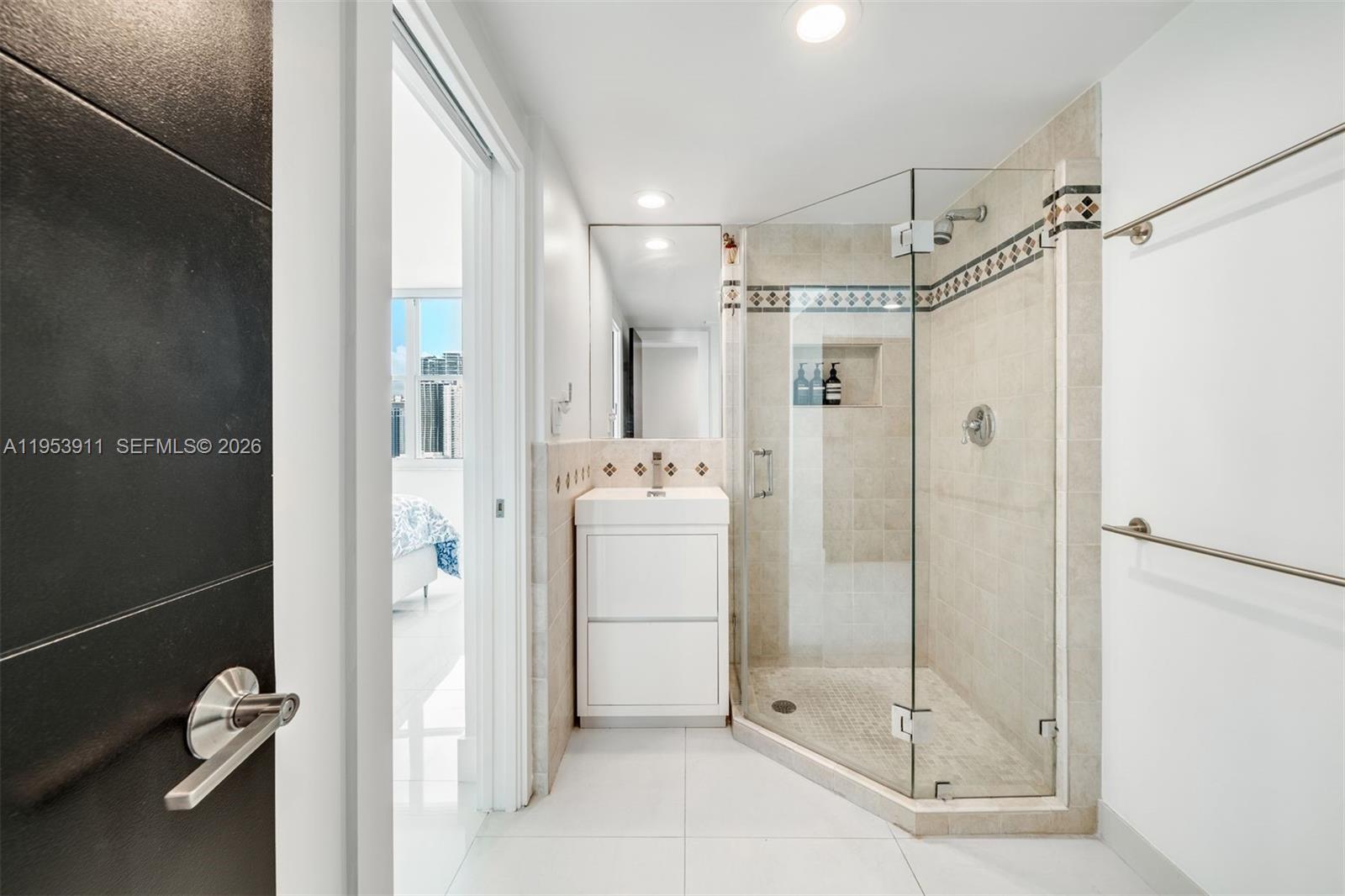 800 Claughton Island Dr #2801, Miami FL 33131