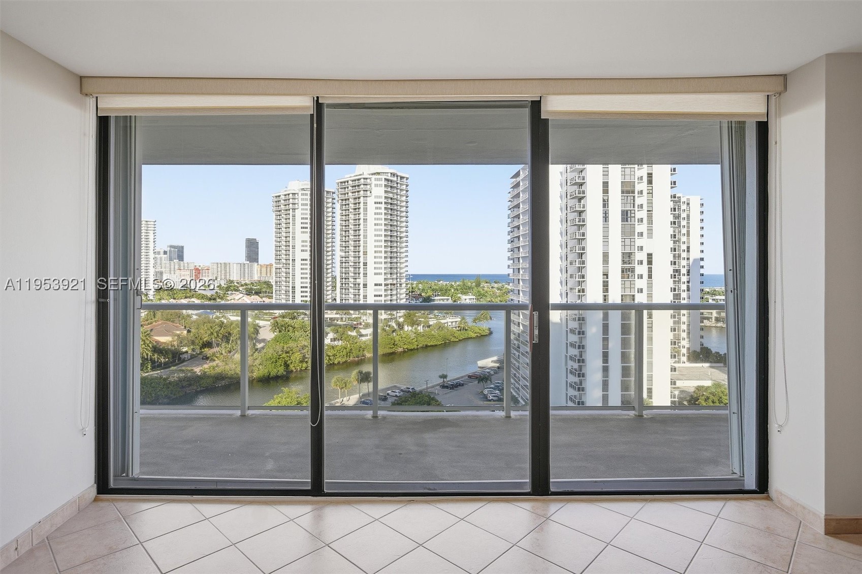3731 N Country Club Dr #1421, Aventura FL 33180