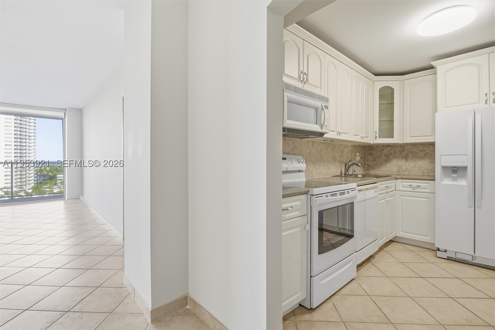3731 N Country Club Dr #1421, Aventura FL 33180