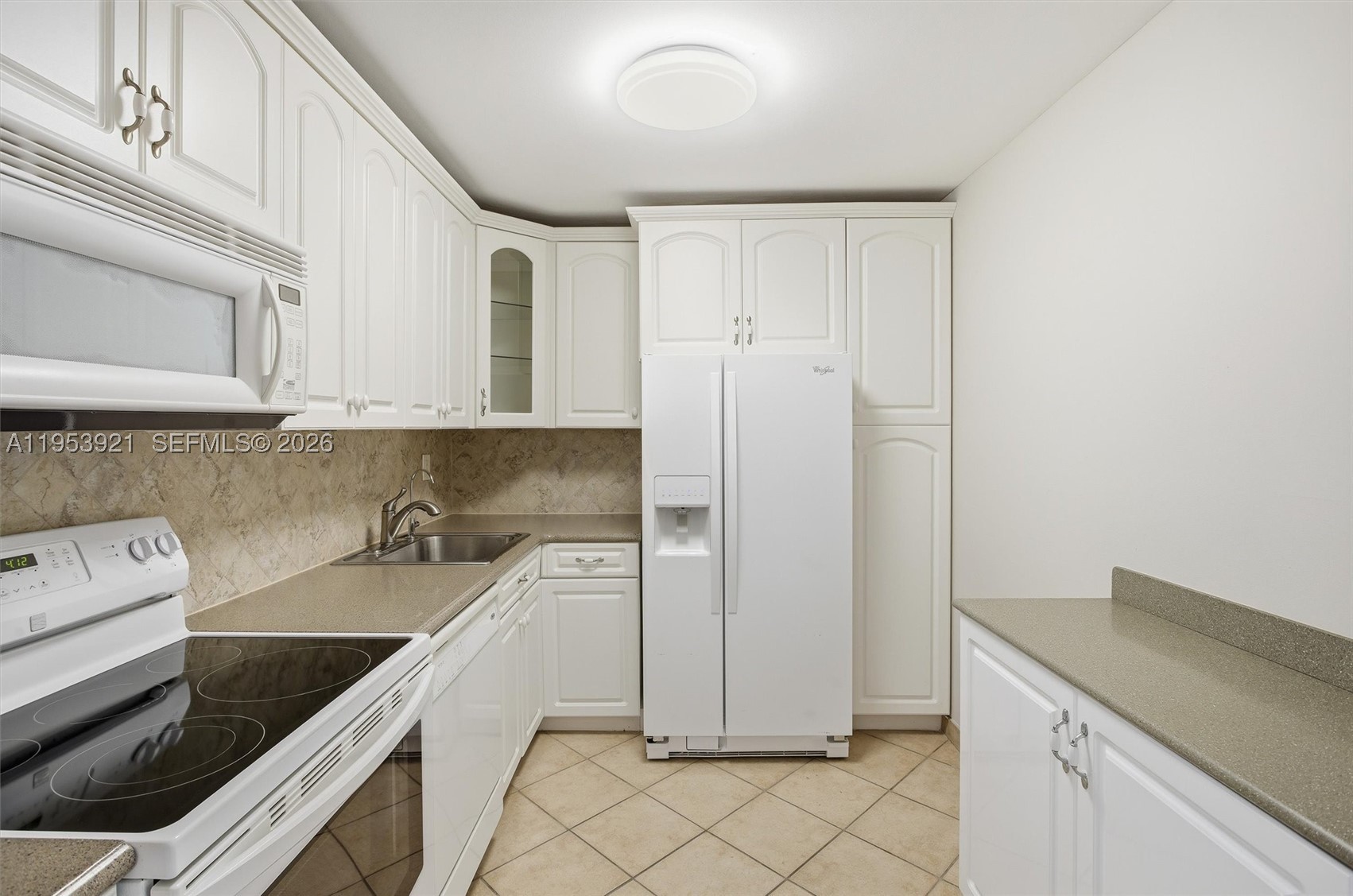 3731 N Country Club Dr #1421, Aventura FL 33180