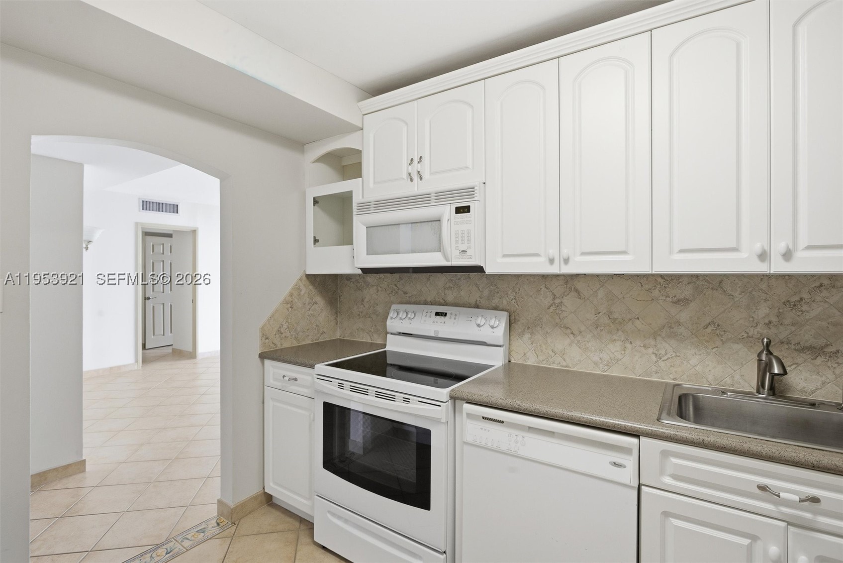 3731 N Country Club Dr #1421, Aventura FL 33180