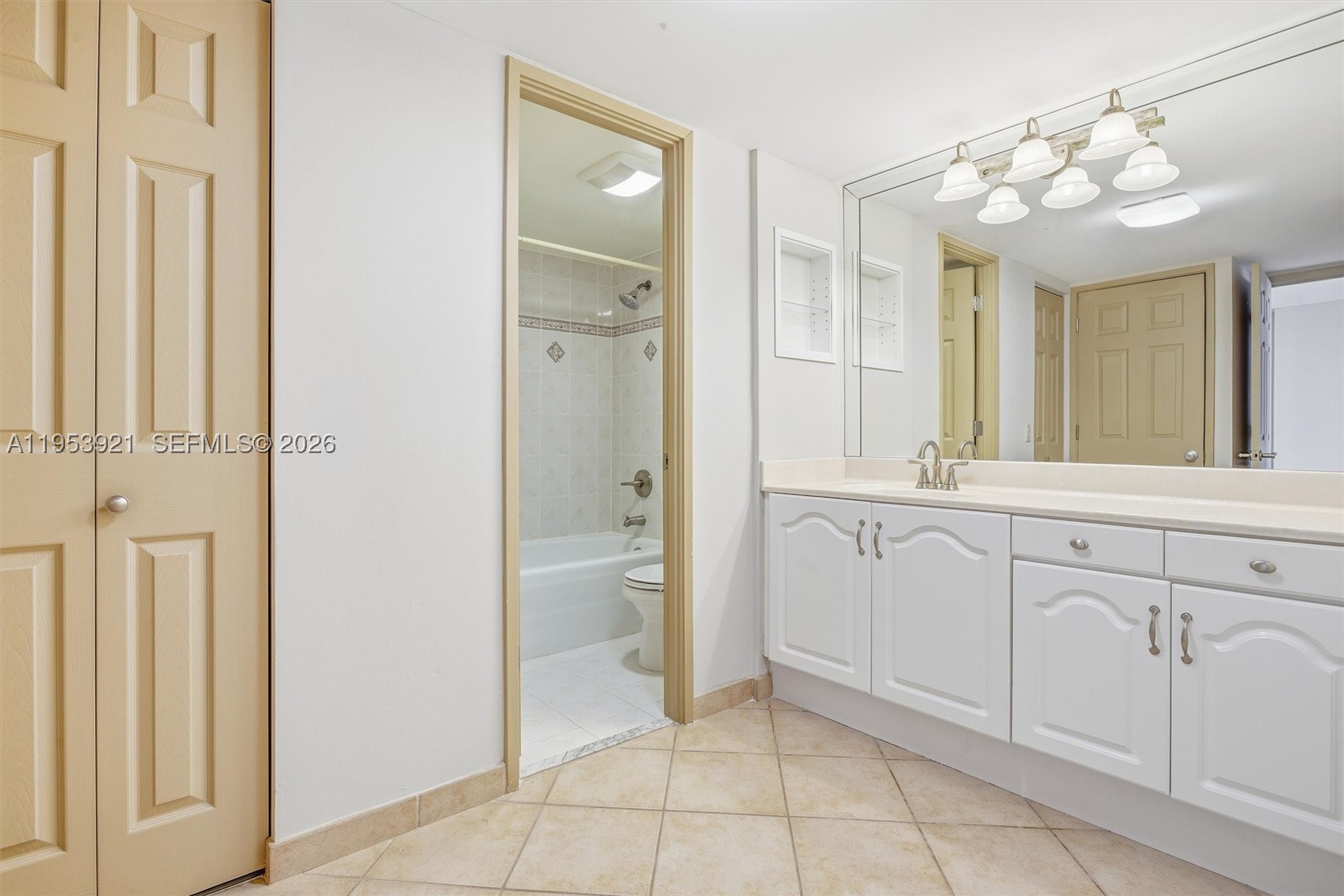 3731 N Country Club Dr #1421, Aventura FL 33180