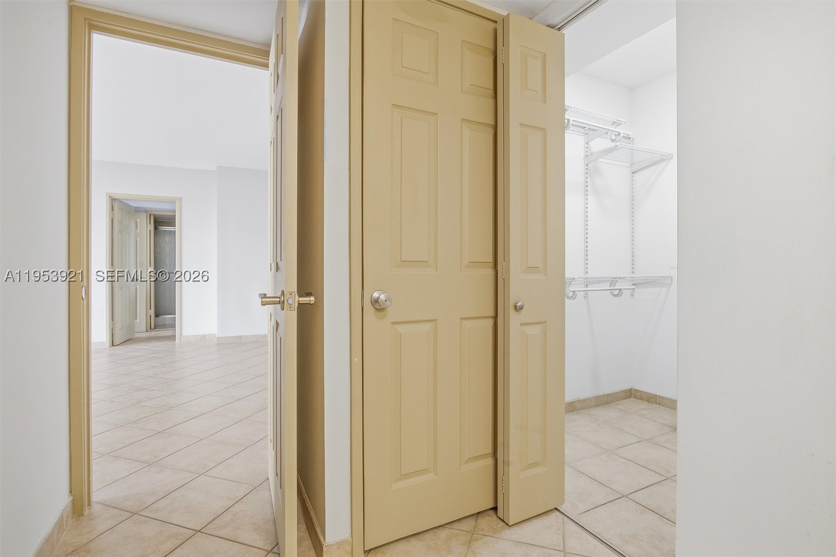 3731 N Country Club Dr #1421, Aventura FL 33180