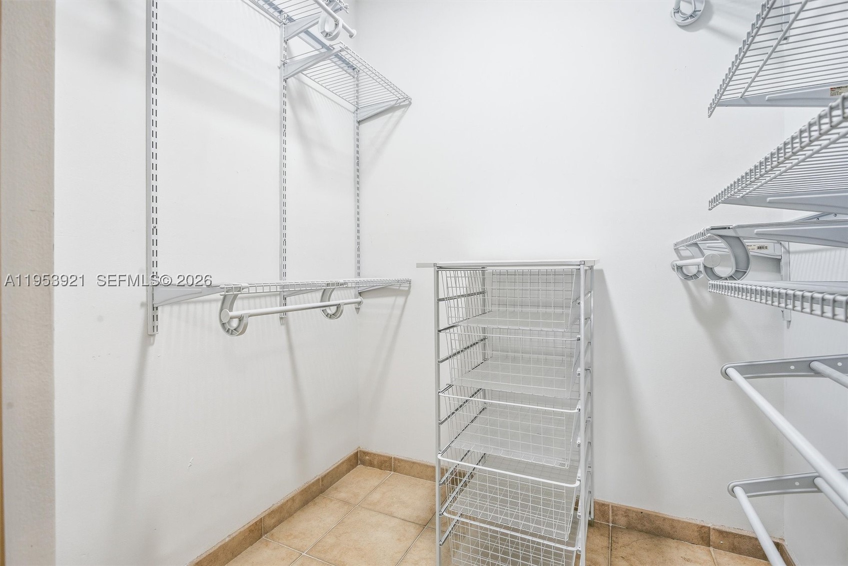 3731 N Country Club Dr #1421, Aventura FL 33180